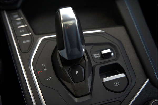 Lynk & Co 01 1.5 | Panoramadak | Stoelverwarming | Keyless | Apple Carplay | Adaptive Cruise Control | Infinity | Navigatie | Camera | Parkeersensoren |