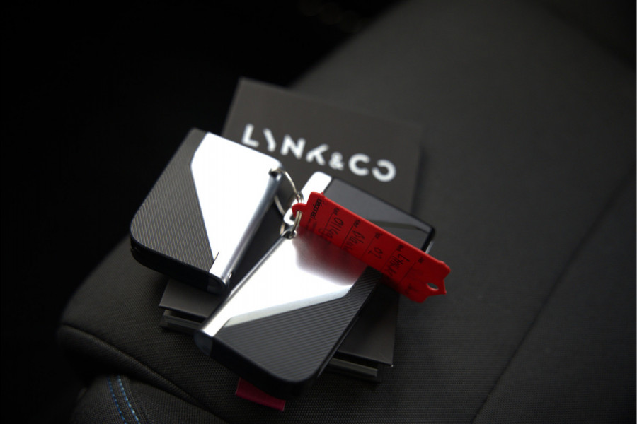 Lynk & Co 01 1.5 | Panoramadak | Stoelverwarming | Keyless | Apple Carplay | Adaptive Cruise Control | Infinity | Navigatie | Camera | Parkeersensoren |