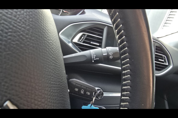 Peugeot 308 SW 1.2 PureTech Blue Lease Executive