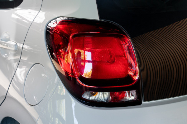 Citroën C1 1.0 VTi Camera LED Airco Cruise C. Stoelverwarm. Navi Apple Carplay Android Auto BTW auto! 1e Eigenaar! Dealer onderhouden!