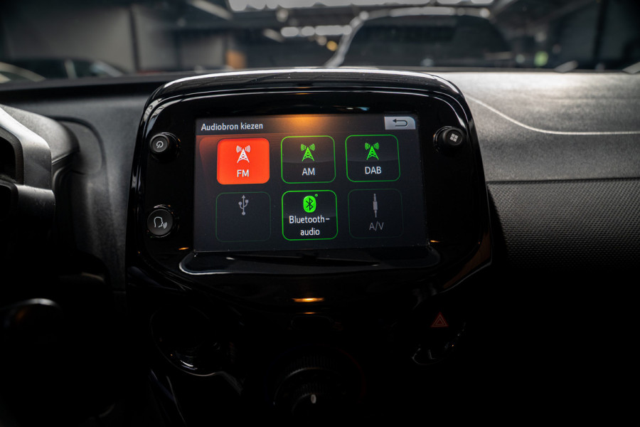 Citroën C1 1.0 VTi Camera LED Airco Cruise C. Stoelverwarm. Navi Apple Carplay Android Auto BTW auto! 1e Eigenaar! Dealer onderhouden!