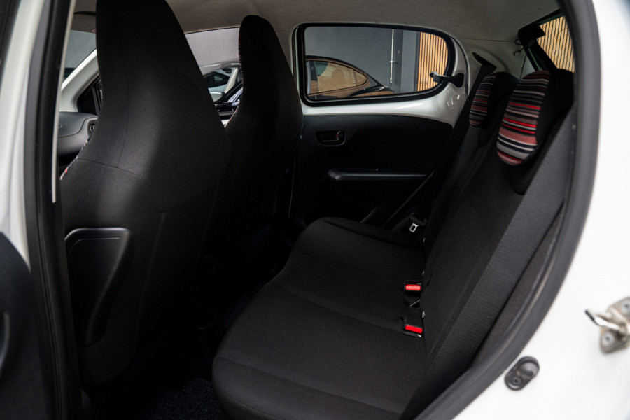 Citroën C1 1.0 VTi Camera LED Airco Cruise C. Stoelverwarm. Navi Apple Carplay Android Auto BTW auto! 1e Eigenaar! Dealer onderhouden!