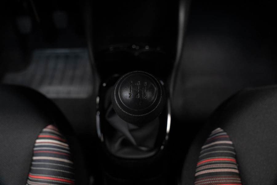 Citroën C1 1.0 VTi Camera LED Airco Cruise C. Stoelverwarm. Navi Apple Carplay Android Auto BTW auto! 1e Eigenaar! Dealer onderhouden!