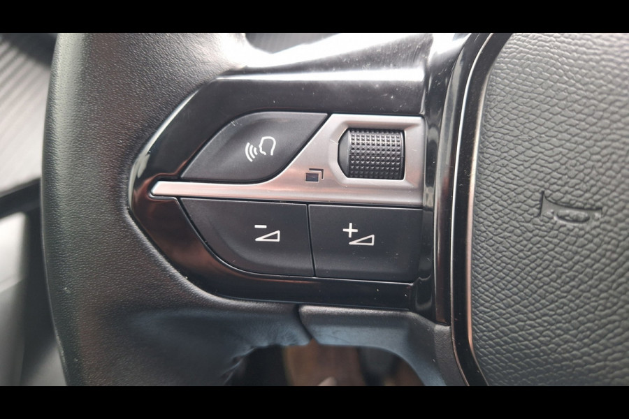 Peugeot 2008 1.2 PureTech Blue Lease Allure*Navigatie*Trekhaak*Camera*Lm Velgen*Enz