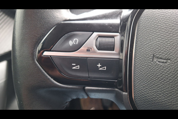 Peugeot 2008 1.2 PureTech Blue Lease Allure*Navigatie*Trekhaak*Camera*Lm Velgen*Enz