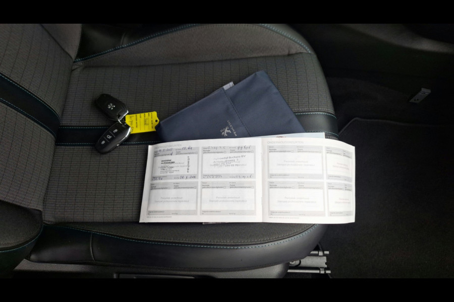Peugeot 2008 1.2 PureTech Blue Lease Allure*Navigatie*Trekhaak*Camera*Lm Velgen*Enz