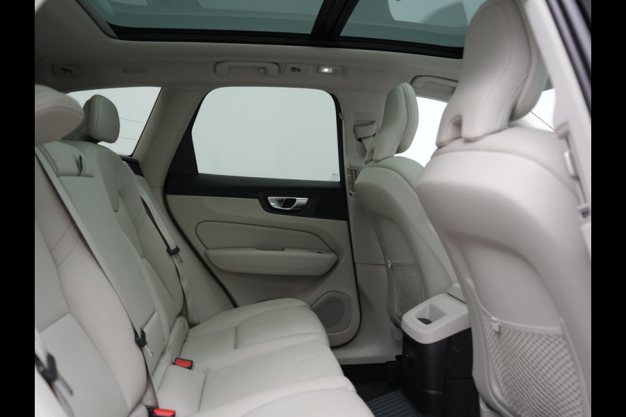 Volvo XC60 T6 AWD R-Design LONG RANGE PHEV 350pk Dealer O.H. | Trekhaak Af Fabriek | Panodak | Adaptive Cruise | 360 Camera | Harman / Kardon | Lederen Sportstoelen Memory & Verwarmd | Blis | Keyless | Google Assistent | Apple Carplay | DAB | Plug In Hybrid |