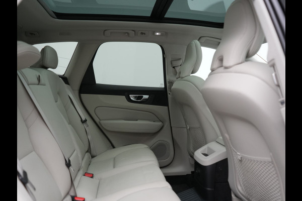 Volvo XC60 T6 AWD R-Design LONG RANGE PHEV 350pk Dealer O.H. | Trekhaak Af Fabriek | Panodak | Adaptive Cruise | 360 Camera | Harman / Kardon | Lederen Sportstoelen Memory & Verwarmd | Blis | Keyless | Google Assistent | Apple Carplay | DAB | Plug In Hybrid |