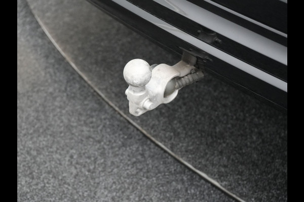 Volvo XC60 T6 AWD R-Design LONG RANGE PHEV 350pk Dealer O.H. | Trekhaak Af Fabriek | Panodak | Adaptive Cruise | 360 Camera | Harman / Kardon | Lederen Sportstoelen Memory & Verwarmd | Blis | Keyless | Google Assistent | Apple Carplay | DAB | Plug In Hybrid |