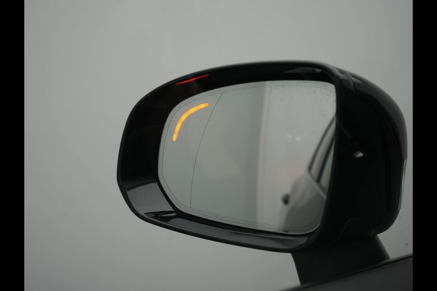 Volvo XC60 T6 AWD R-Design LONG RANGE PHEV 350pk Dealer O.H. | Trekhaak Af Fabriek | Panodak | Adaptive Cruise | 360 Camera | Harman / Kardon | Lederen Sportstoelen Memory & Verwarmd | Blis | Keyless | Google Assistent | Apple Carplay | DAB | Plug In Hybrid |