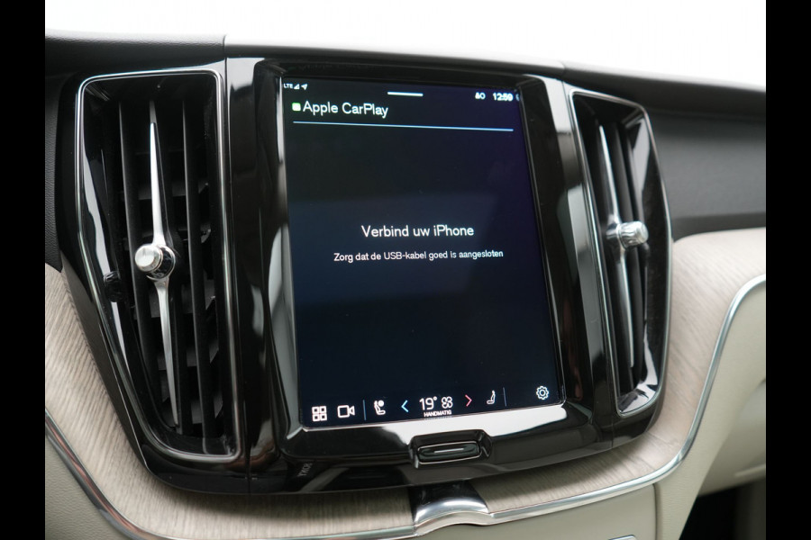 Volvo XC60 T6 AWD R-Design LONG RANGE PHEV 350pk Dealer O.H. | Trekhaak Af Fabriek | Panodak | Adaptive Cruise | 360 Camera | Harman / Kardon | Lederen Sportstoelen Memory & Verwarmd | Blis | Keyless | Google Assistent | Apple Carplay | DAB | Plug In Hybrid |