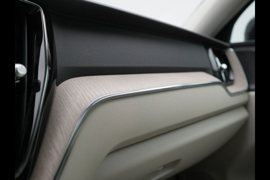 Volvo XC60 T6 AWD R-Design LONG RANGE PHEV 350pk Dealer O.H. | Trekhaak Af Fabriek | Panodak | Adaptive Cruise | 360 Camera | Harman / Kardon | Lederen Sportstoelen Memory & Verwarmd | Blis | Keyless | Google Assistent | Apple Carplay | DAB | Plug In Hybrid |