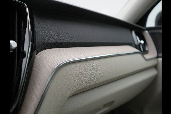 Volvo XC60 T6 AWD R-Design LONG RANGE PHEV 350pk Dealer O.H. | Trekhaak Af Fabriek | Panodak | Adaptive Cruise | 360 Camera | Harman / Kardon | Lederen Sportstoelen Memory & Verwarmd | Blis | Keyless | Google Assistent | Apple Carplay | DAB | Plug In Hybrid |