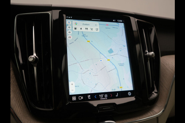Volvo XC60 T6 AWD R-Design LONG RANGE PHEV 350pk Dealer O.H. | Trekhaak Af Fabriek | Panodak | Adaptive Cruise | 360 Camera | Harman / Kardon | Lederen Sportstoelen Memory & Verwarmd | Blis | Keyless | Google Assistent | Apple Carplay | DAB | Plug In Hybrid |