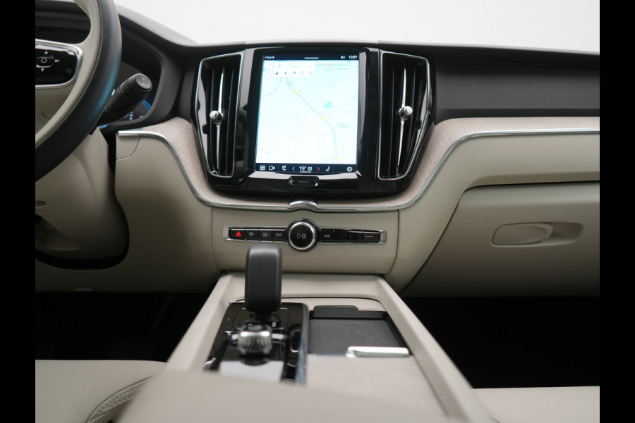 Volvo XC60 T6 AWD R-Design LONG RANGE PHEV 350pk Dealer O.H. | Trekhaak Af Fabriek | Panodak | Adaptive Cruise | 360 Camera | Harman / Kardon | Lederen Sportstoelen Memory & Verwarmd | Blis | Keyless | Google Assistent | Apple Carplay | DAB | Plug In Hybrid |