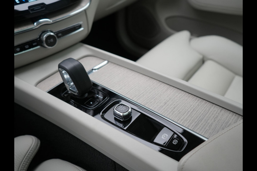Volvo XC60 T6 AWD R-Design LONG RANGE PHEV 350pk Dealer O.H. | Trekhaak Af Fabriek | Panodak | Adaptive Cruise | 360 Camera | Harman / Kardon | Lederen Sportstoelen Memory & Verwarmd | Blis | Keyless | Google Assistent | Apple Carplay | DAB | Plug In Hybrid |