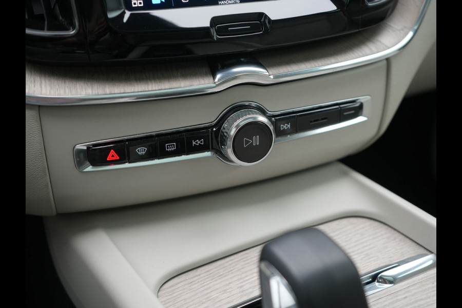 Volvo XC60 T6 AWD R-Design LONG RANGE PHEV 350pk Dealer O.H. | Trekhaak Af Fabriek | Panodak | Adaptive Cruise | 360 Camera | Harman / Kardon | Lederen Sportstoelen Memory & Verwarmd | Blis | Keyless | Google Assistent | Apple Carplay | DAB | Plug In Hybrid |
