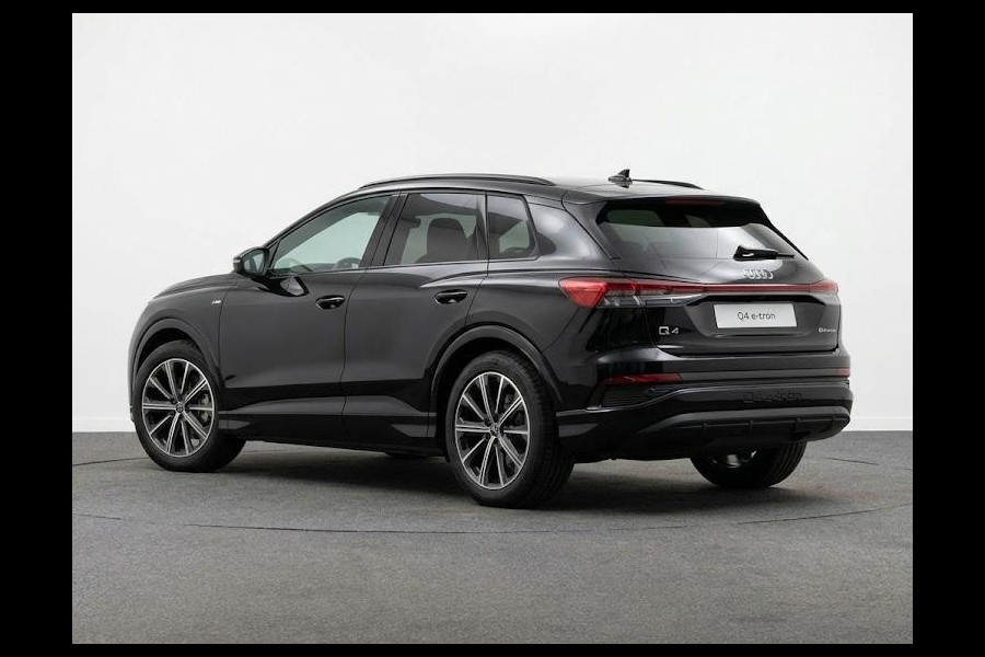Audi Q4 e-tron 45 S edition Competition 82 kWh 286 pk | Assistentiepakket plus | Comfortpakket | Glazen panoramadak |  Lichtpakket plus ambient light |