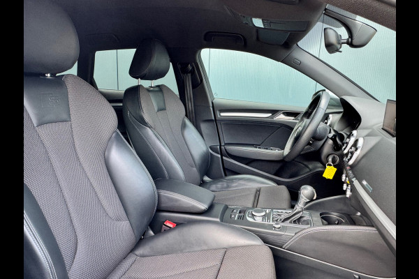 Audi A3 Sportback 1.5 TFSI Automaat S Line Edition * Optiek Zwart * Navigatie * Cruise Control *
