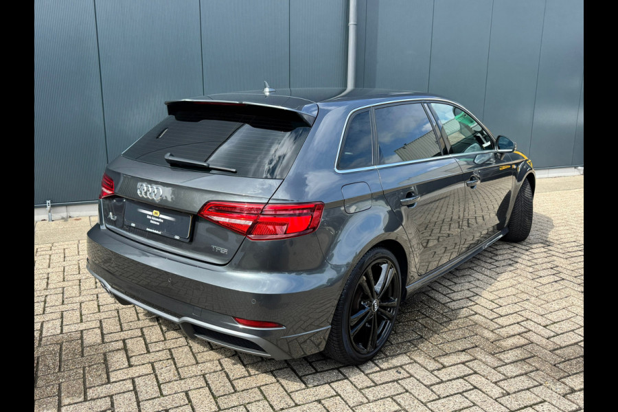 Audi A3 Sportback 1.5 TFSI Automaat S Line Edition * Optiek Zwart * Navigatie * Cruise Control *