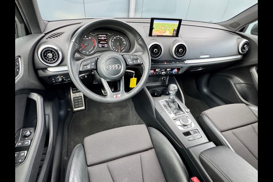 Audi A3 Sportback 1.5 TFSI Automaat S Line Edition * Optiek Zwart * Navigatie * Cruise Control *