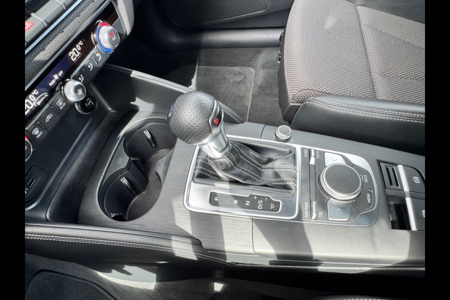 Audi A3 Sportback 1.5 TFSI Automaat S Line Edition * Optiek Zwart * Navigatie * Cruise Control *