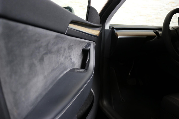 Tesla Model Y RWD 58 kWh | TREKHAAK | 20" LM VELGEN | ZWARTE DETAILS |