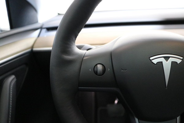 Tesla Model Y RWD 58 kWh | TREKHAAK | 20" LM VELGEN | ZWARTE DETAILS |