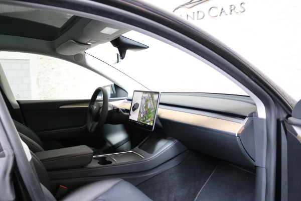 Tesla Model Y RWD 58 kWh | TREKHAAK | 20" LM VELGEN | ZWARTE DETAILS |