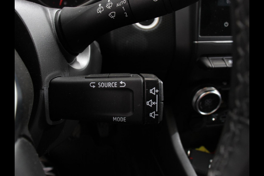 Renault Clio 1.0 SCe Navigatie Climate Control Cruise Control Parkeer sensoren Led Lichtmetalen velgen