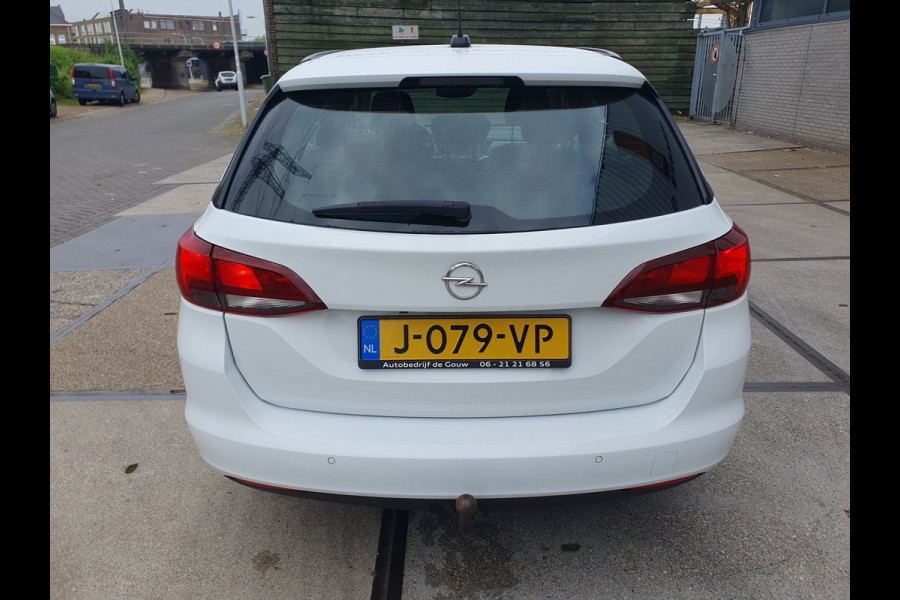 Opel Astra Sports Tourer 1.2 Business Edition, PDC, Trekhaak, Navi