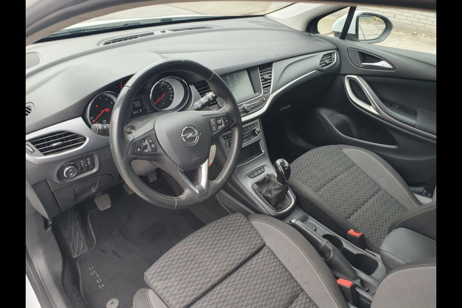 Opel Astra Sports Tourer 1.2 Business Edition, PDC, Trekhaak, Navi