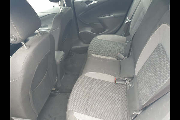 Opel Astra Sports Tourer 1.2 Business Edition, PDC, Trekhaak, Navi
