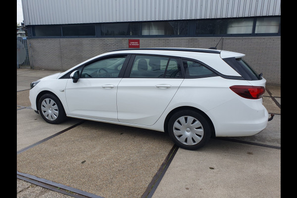 Opel Astra Sports Tourer 1.2 Business Edition, PDC, Trekhaak, Navi