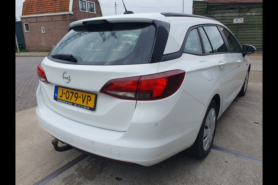Opel Astra Sports Tourer 1.2 Business Edition, PDC, Trekhaak, Navi