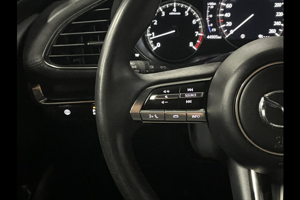 Mazda 3 2.0 Comfort | Adapt. Cruise | Stuur-/stoelverwarming | Achteruitrij camera | Head-up | Bliss
