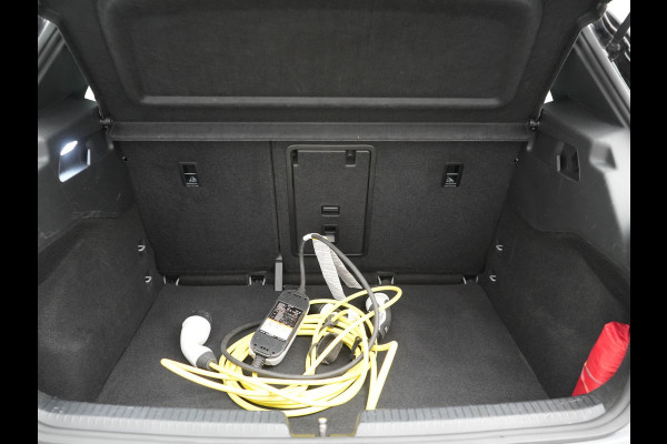 Volkswagen ID.3 Pro S 77 kWh 204pk Dealer O.H. | Adaptive Cruise | Alcantara Sportstoelen & Stuur Verwarmd | Sfeerverlichting | Apple Carplay | Navigatie | DAB | Virtual Cockpit |
