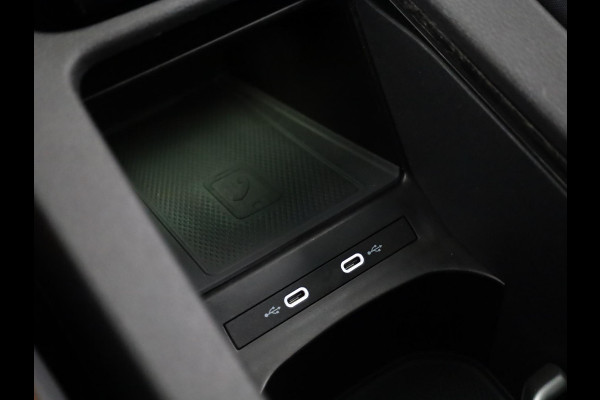 Volkswagen ID.4 Max 77 kWh | Panoramadak | SoH 88,96 % | Navigatie | 360 camera | Apple Carplay/Android Auto | Elek verstelbare stoel(en) | 21" Velgen | Elek Achterklep | Dode hoek Sensoren |
