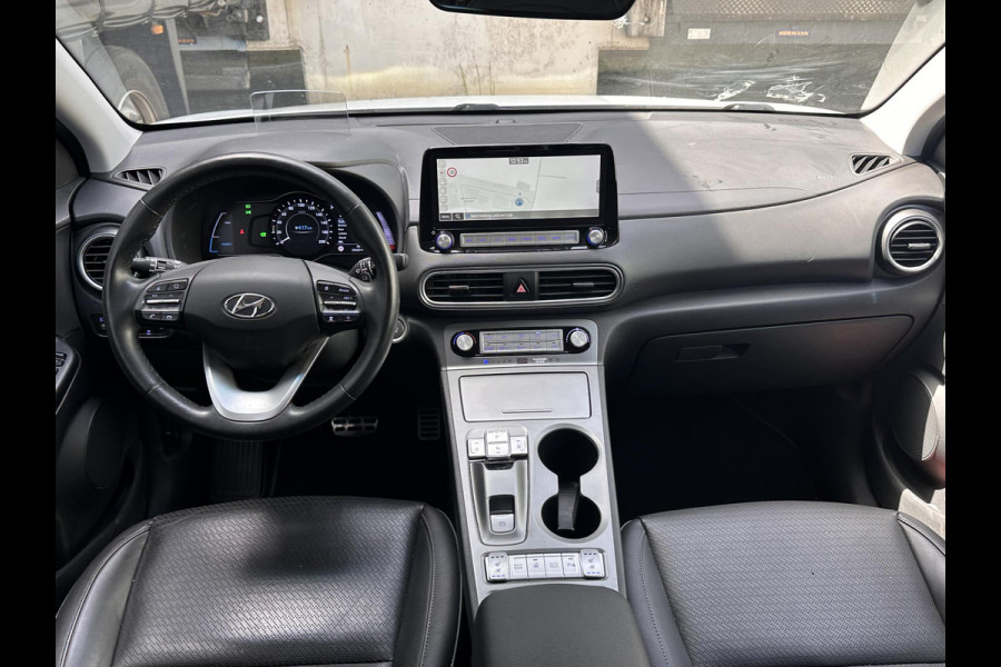 Hyundai Kona EV Premium 64 kWh | SOH: 97,6% | 3 Fase | Full Options | NAP | Leder |  Stoelkoeling & Verwarming | LED | Blind-spot | Lage Km-stand! |