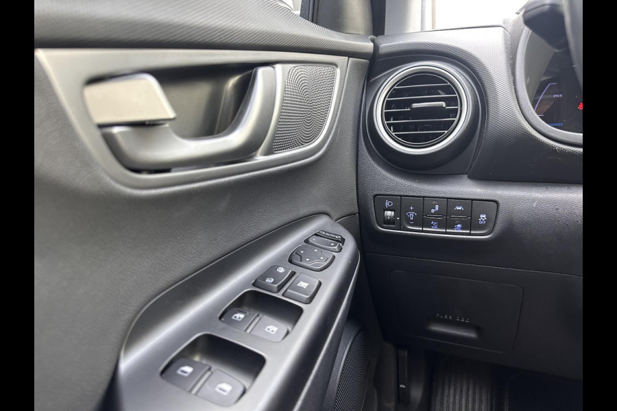 Hyundai Kona EV Premium 64 kWh | SOH: 97,6% | 3 Fase | Full Options | NAP | Leder |  Stoelkoeling & Verwarming | LED | Blind-spot | Lage Km-stand! |