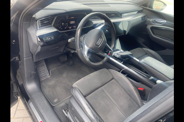 Audi e-tron e-tron 55 quattro advanced 95 kWh / Camera / Half leder / Navigatie / Blackpack / 21'' / Stoelverwarming / DAB / Cruise Control / Rijstrooksensor