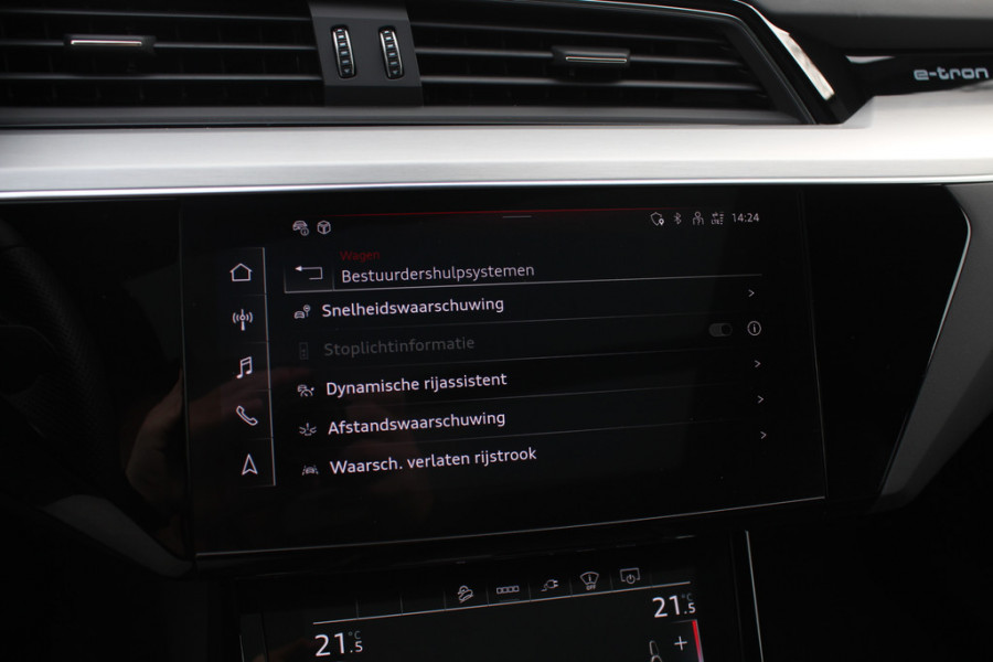 Audi e-tron e-tron 55 quattro advanced 95 kWh / Camera / Half leder / Navigatie / Blackpack / 21'' / Stoelverwarming / DAB / Cruise Control / Rijstrooksensor