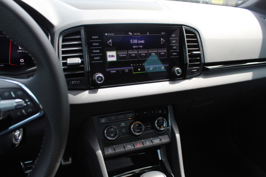 Škoda Karoq 1.5 TSI ACT Sportline Business / Camera / CarPlay / Keyless / 19'' / Stoel+Stuurverwarming / Dodehoek / DAB / ACC