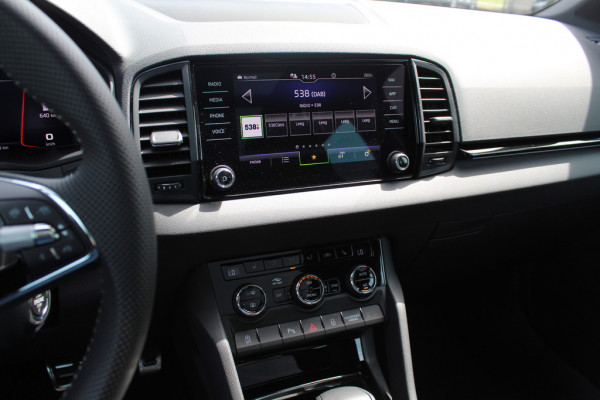 Škoda Karoq 1.5 TSI ACT Sportline Business / Camera / CarPlay / Keyless / 19'' / Stoel+Stuurverwarming / Dodehoek / DAB / ACC