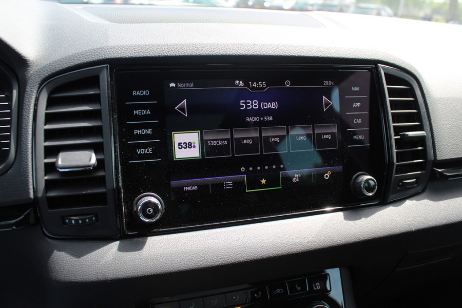 Škoda Karoq 1.5 TSI ACT Sportline Business / Camera / CarPlay / Keyless / 19'' / Stoel+Stuurverwarming / Dodehoek / DAB / ACC