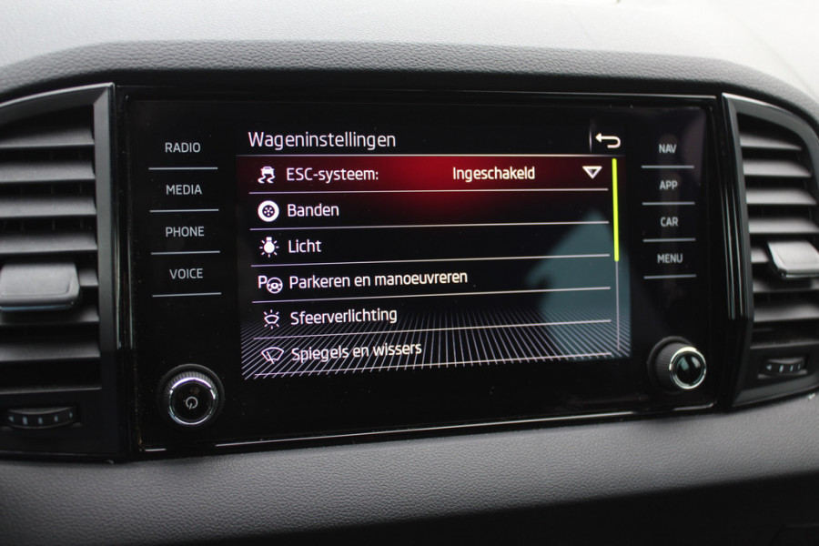 Škoda Karoq 1.5 TSI ACT Sportline Business / Camera / CarPlay / Keyless / 19'' / Stoel+Stuurverwarming / Dodehoek / DAB / ACC