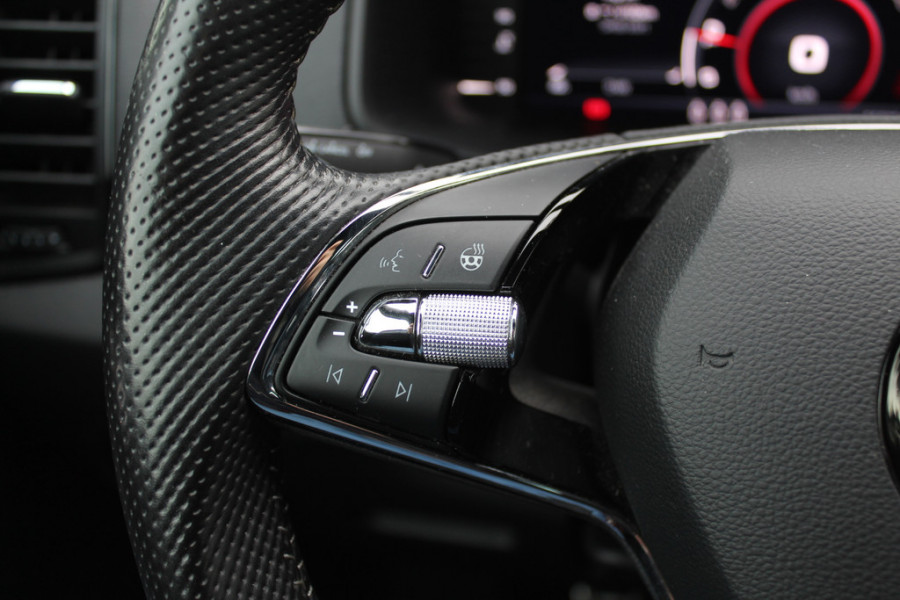 Škoda Karoq 1.5 TSI ACT Sportline Business / Camera / CarPlay / Keyless / 19'' / Stoel+Stuurverwarming / Dodehoek / DAB / ACC