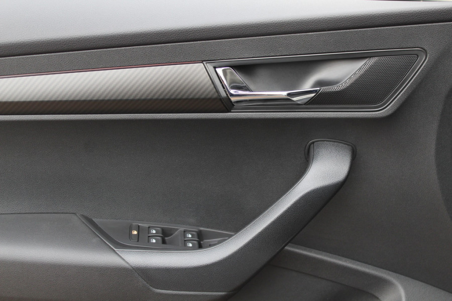 Škoda Karoq 1.5 TSI ACT Sportline Business / Camera / CarPlay / Keyless / 19'' / Stoel+Stuurverwarming / Dodehoek / DAB / ACC
