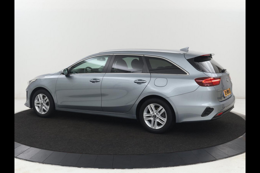 Kia Ceed 1.0 T-GDi DynamicPlusLine | Stoelverwarming | Carplay | Camera | Navigatie | Stuurverwarming | Half leder | Cruise control | Keyless | DAB | Parkeerhulp | Climate control | Bluetooth