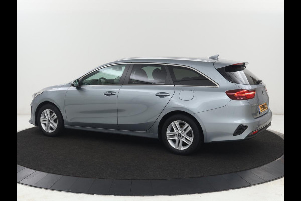 Kia Ceed 1.0 T-GDi DynamicPlusLine | Stoelverwarming | Carplay | Camera | Navigatie | Stuurverwarming | Half leder | Cruise control | Keyless | DAB | Parkeerhulp | Climate control | Bluetooth